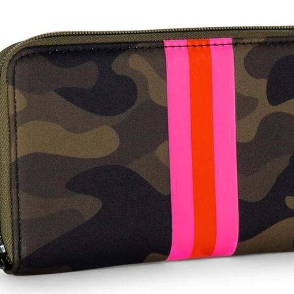 Haute Shore Cash Show off Wallet - Picture 3 of 12